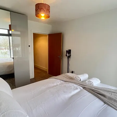 C1, Luxury 2 Bedroom Flat In Wembley