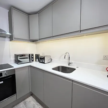 C1, Luxury 2 Bedroom Flat In Wembley London