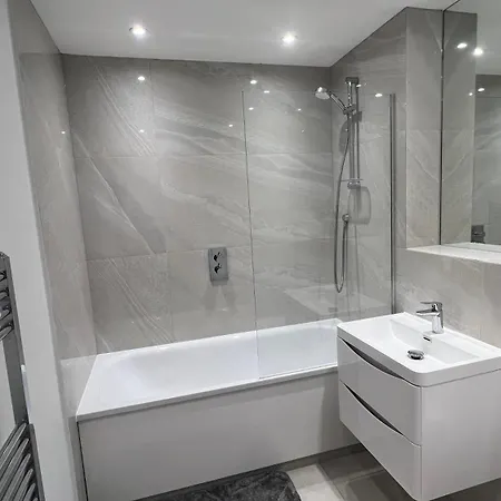 C1, Luxury 2 Bedroom Flat In Wembley Apartment London