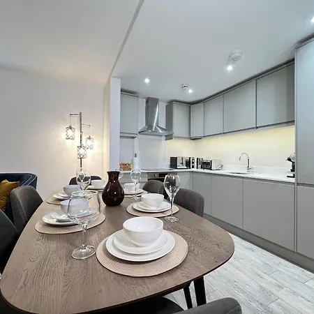 C1, Luxury 2 Bedroom Flat In Wembley London