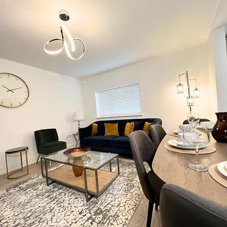 C1, Luxury 2 Bedroom Flat In Wembley Apartment