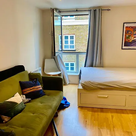 Modern 1 Bedroom Moments From Shoreditch Apartment *
