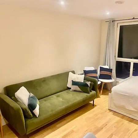 Modern 1 Bedroom Moments From Shoreditch Apartment *