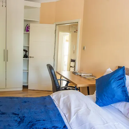 Evergreen Apartments, Flat 3, Apartment *