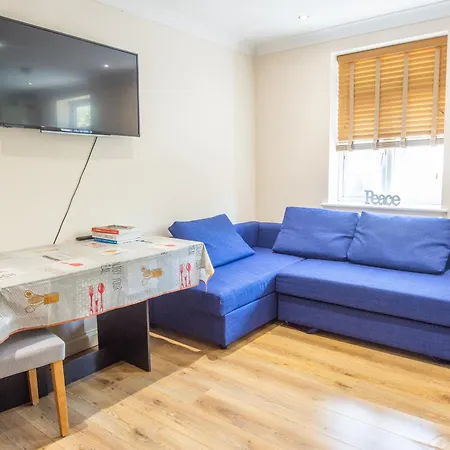Evergreen Apartments, Flat 3,
