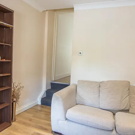 Evergreen Apartments, Flat 3, Apartment London