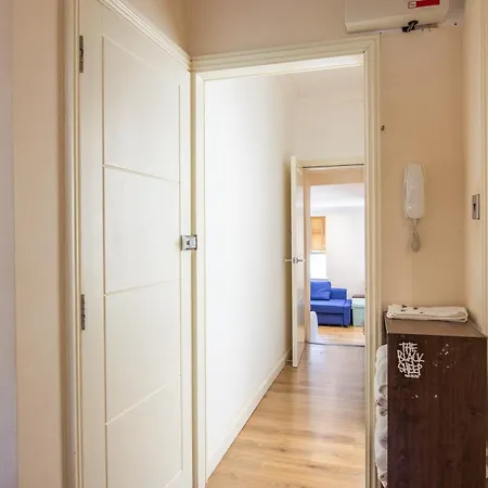 Apartment Evergreen Apartments, Flat 3, *