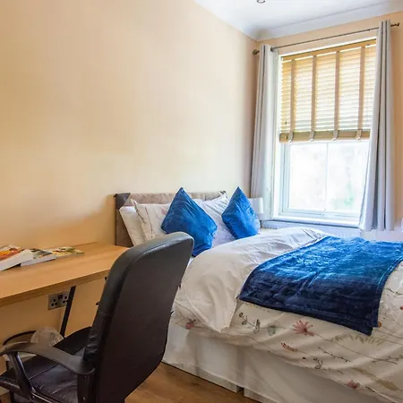 Evergreen Apartments, Flat 3, Apartment
