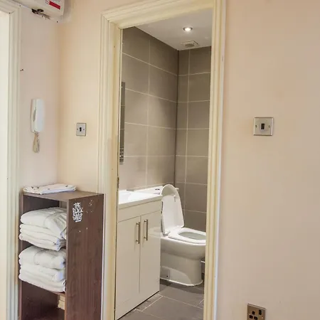Evergreen Apartments, Flat 3, Apartment