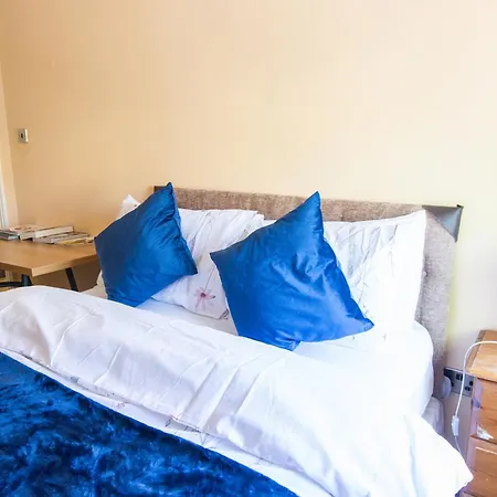 Evergreen Apartments, Flat 3, Apartment London