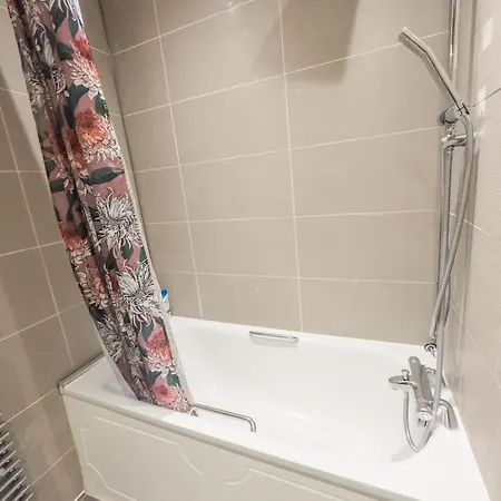 Evergreen Apartments, Flat 3, London
