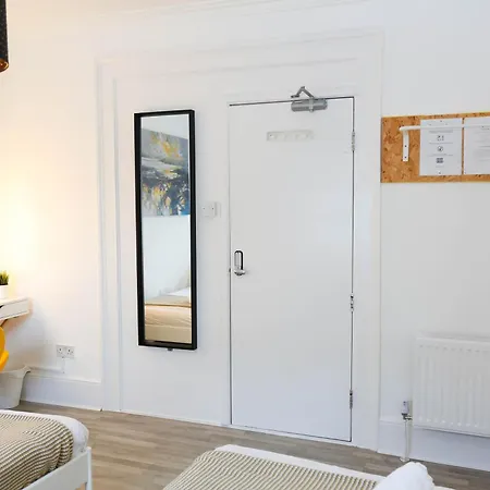 Accommodatie bij particulieren Stylish 1-minute Walk To Camden Town Metro, Shops, Cafes, Bars & Restaurants With Shared Bathrooms *