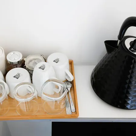 Stylish 1-minute Walk To Camden Town Metro, Shops, Cafes, Bars & Restaurants With Shared Bathrooms * Londra