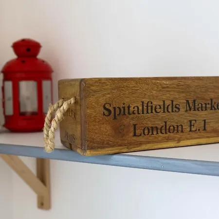 民宿 Stylish 1-minute Walk To Camden Town Metro, Shops, Cafes, Bars & Restaurants With Shared Bathrooms