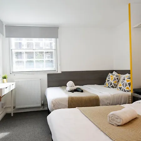 Stylish 1-minute Walk To Camden Town Metro, Shops, Cafes, Bars & Restaurants With Shared Bathrooms Alloggio in famiglia *