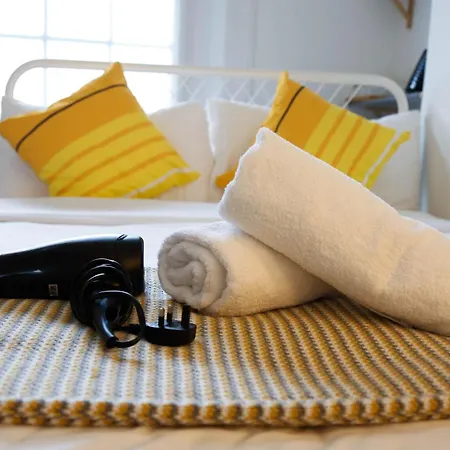 Stylish 1-minute Walk To Camden Town Metro, Shops, Cafes, Bars & Restaurants With Shared Bathrooms