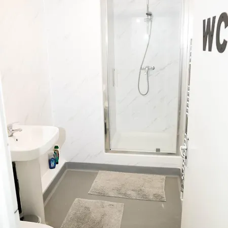 Accommodatie bij particulieren Stylish 1-minute Walk To Camden Town Metro, Shops, Cafes, Bars & Restaurants With Shared Bathrooms