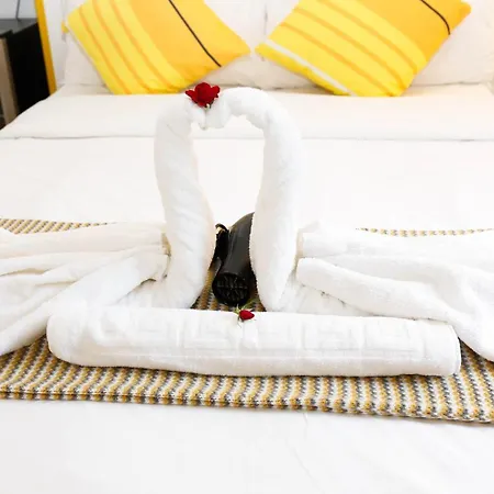 Stylish 1-minute Walk To Camden Town Metro, Shops, Cafes, Bars & Restaurants With Shared Bathrooms 伦敦