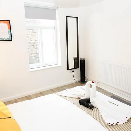 Stylish 1-minute Walk To Camden Town Metro, Shops, Cafes, Bars & Restaurants With Shared Bathrooms Londra