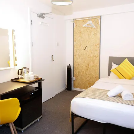 Stylish 1-minute Walk To Camden Town Metro, Shops, Cafes, Bars & Restaurants With Shared Bathrooms