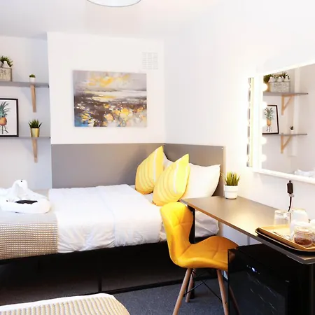 Alloggio in famiglia Stylish 1-minute Walk To Camden Town Metro, Shops, Cafes, Bars & Restaurants With Shared Bathrooms *