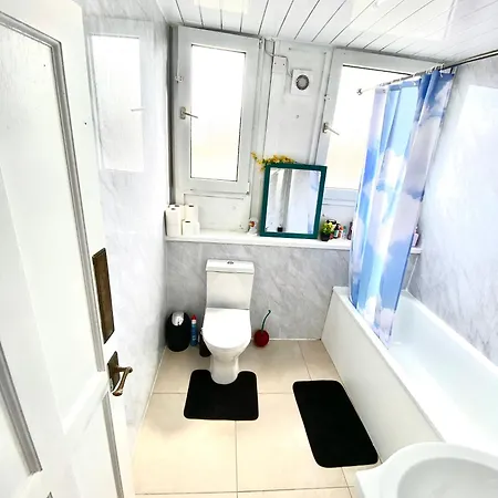 Canary Wharf Serviced * London