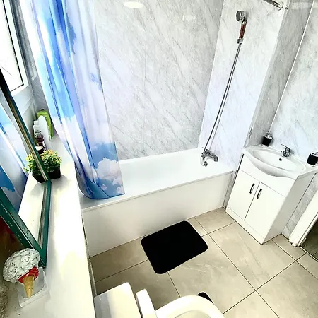 Canary Wharf Serviced Homestay *