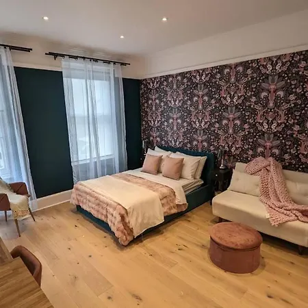 Brand New! Quirky Symphony Luxury Design Studio