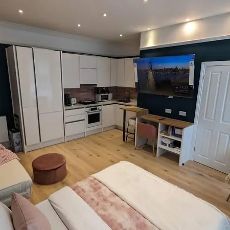 Apartment Brand New! Quirky Symphony Luxury Design Studio London