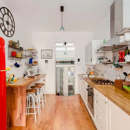 Lovely 1 Bed With Large Terrace Apartment *