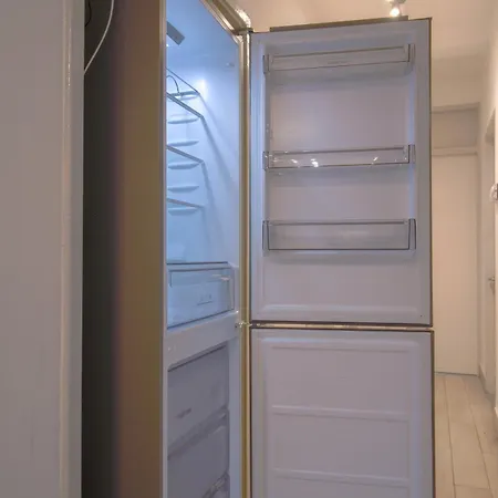 Modern Spacious 4-bed House Apartment *