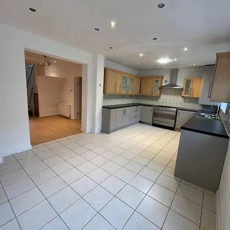 Apartment Modern Spacious 4-bed House London
