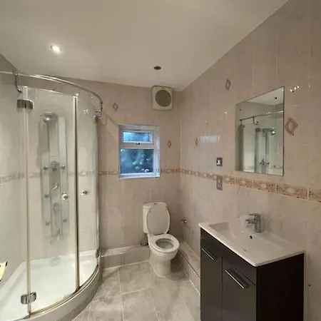 Modern Spacious 4-bed House London