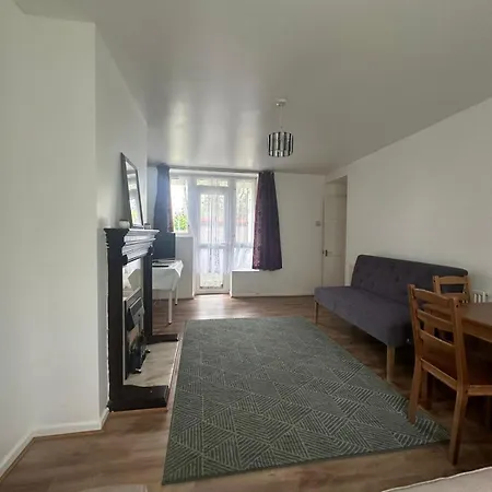Apartment 2 Bed In Barking With Free Parking And Wifi