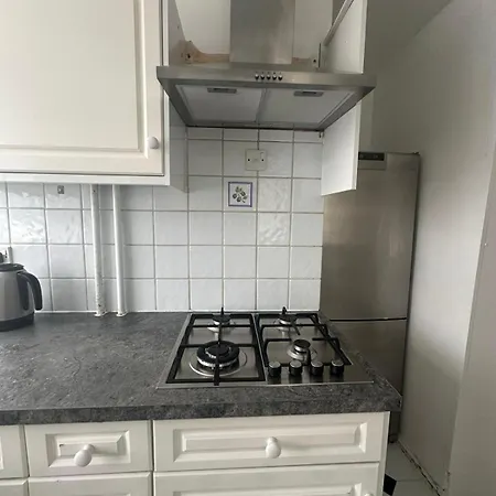 Apartment 2 Bed In Barking With Free Parking And Wifi