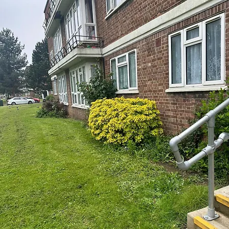 Apartment 2 Bed In Barking With Free Parking And Wifi *