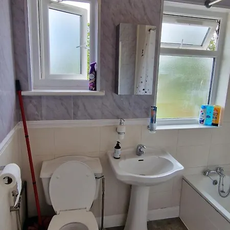 Rowan Crescent's Luxury Stay-in 2 Homestay Streatham Vale