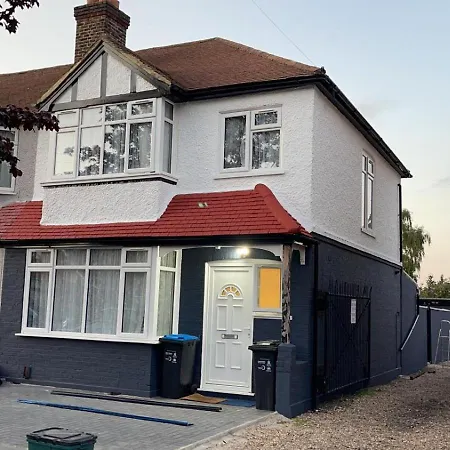 Rowan Crescent's Luxury Stay-in 2 Homestay *