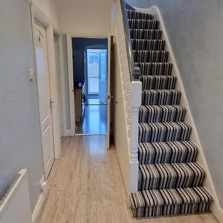 Rowan Crescent's Luxury Stay-in 2 Homestay