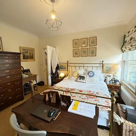 Homely Flat Wterrace 3 Mins To Battersea Park Apartment London