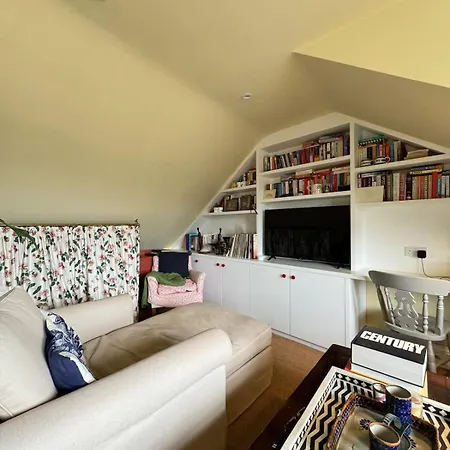 Homely Flat Wterrace 3 Mins To Battersea Park Apartment