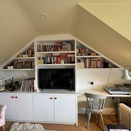 Homely Flat Wterrace 3 Mins To Battersea Park *