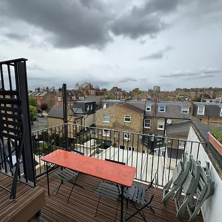 Homely Flat Wterrace 3 Mins To Battersea Park * London