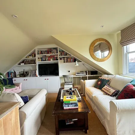 Homely Flat Wterrace 3 Mins To Battersea Park London