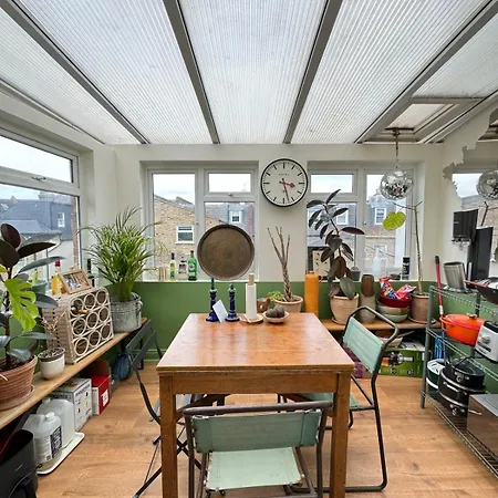 Homely Flat Wterrace 3 Mins To Battersea Park London