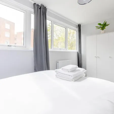 Newly Renovated 3bd Islington! Holiday home