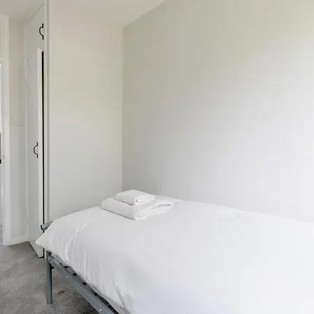 Holiday home Newly Renovated 3bd Islington!