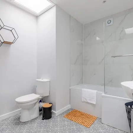 Newly Renovated 3bd Islington! *