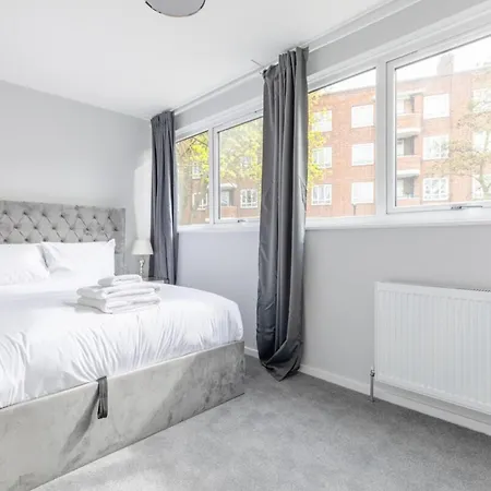Newly Renovated 3bd Islington!