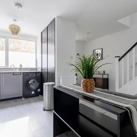 Newly Renovated 3bd Islington! Holiday home London